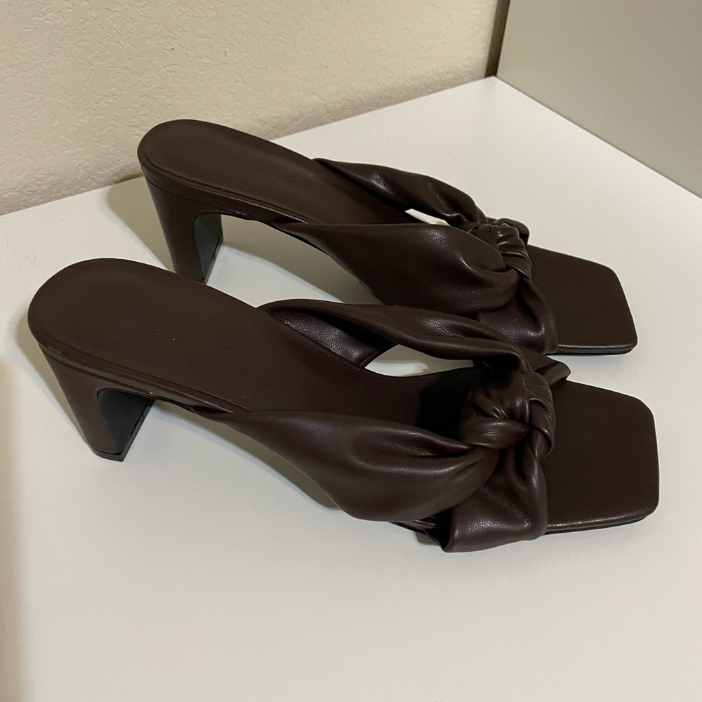 Chocolate Brown Banana Republic kitten heels-like new! - Picture 2 of 7